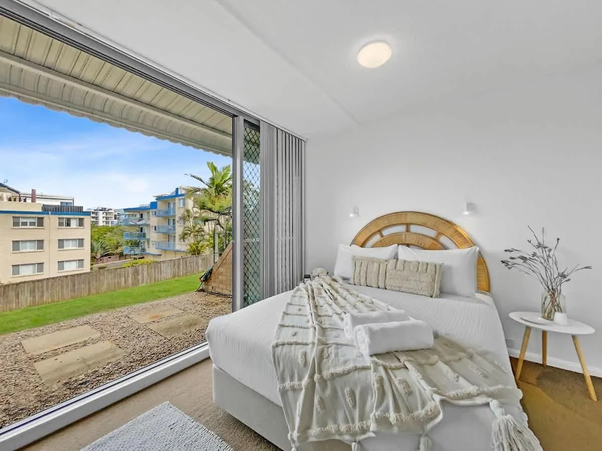 Views By Day Waves At Night Apartment Caloundra 0*,