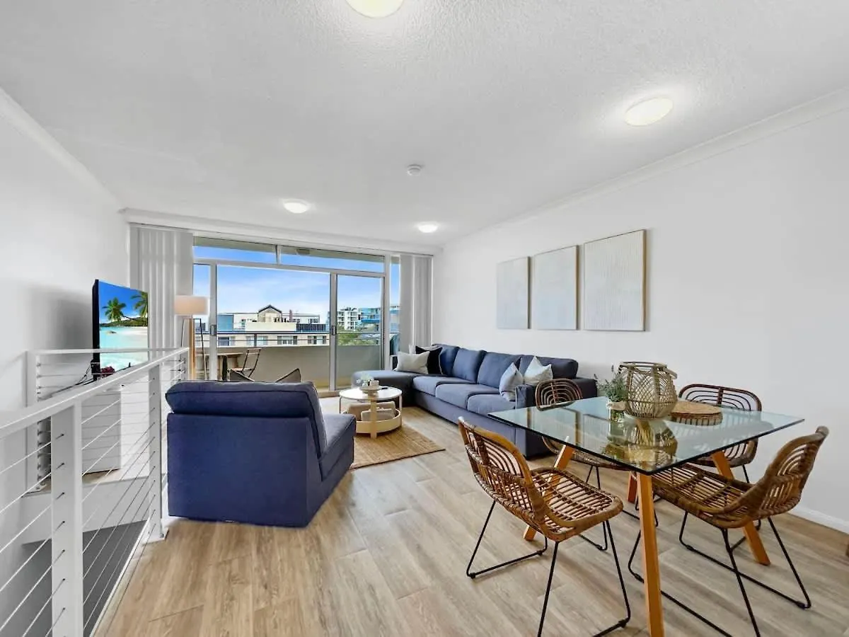 Apartament Views By Day Waves At Night Caloundra