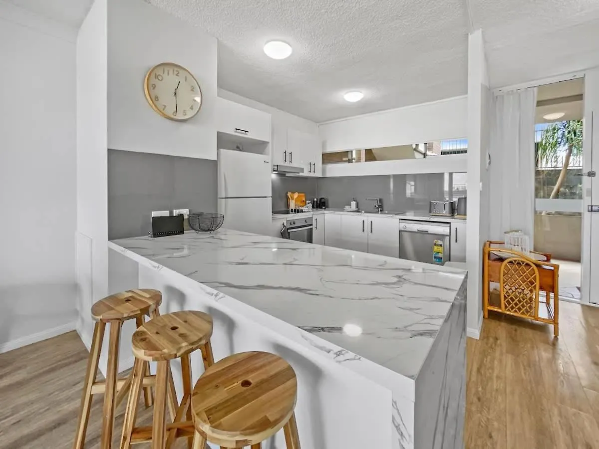 Apartament Views By Day Waves At Night Caloundra
