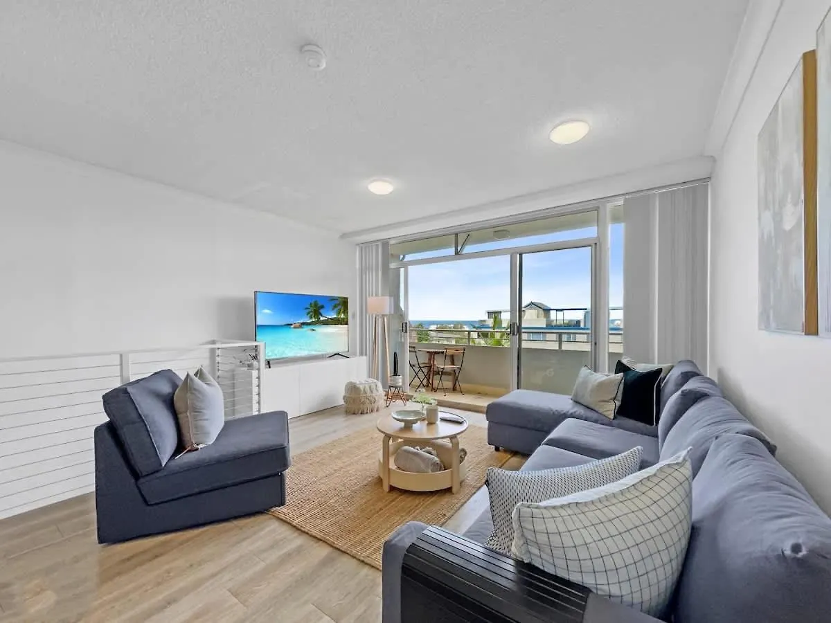 Apartament Views By Day Waves At Night Caloundra